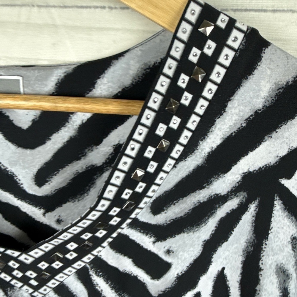 JM Collection Black and White Graphic 3/4 Sleeve Blouse - Picture 3 of 5
